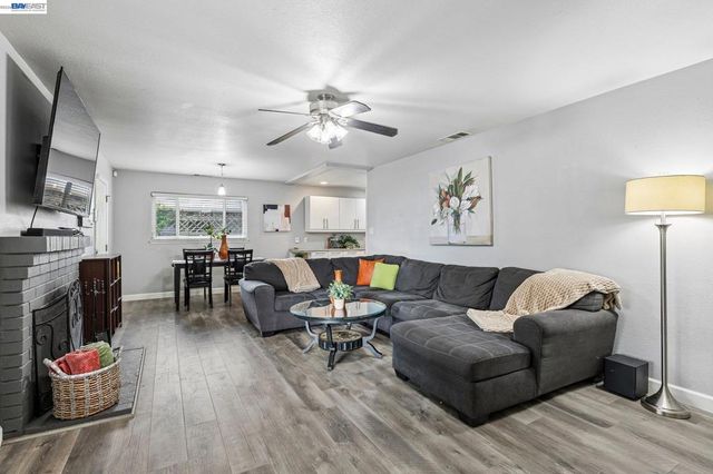 1225 W Beverly Pl, Tracy, CA 95376