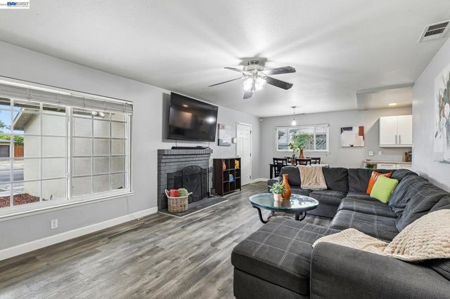 1225 W Beverly Pl, Tracy, CA 95376