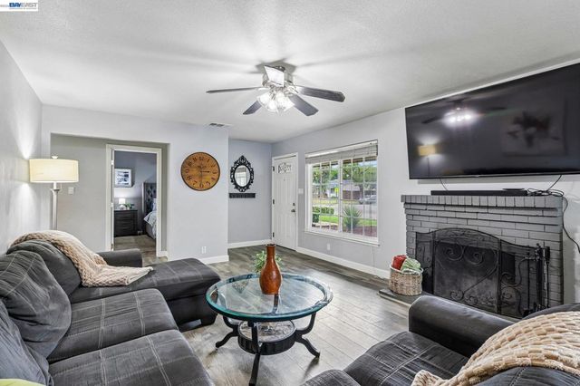 1225 W Beverly Pl, Tracy, CA 95376