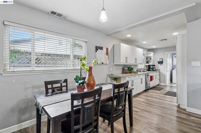 1225 W Beverly Pl, Tracy, CA 95376