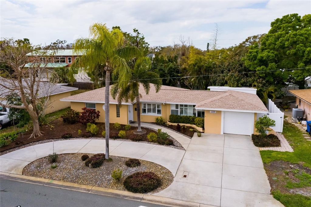 Image 1 of property listing at 2209 SUNRISE DRIVE SE, St Petersburg, FL 33705