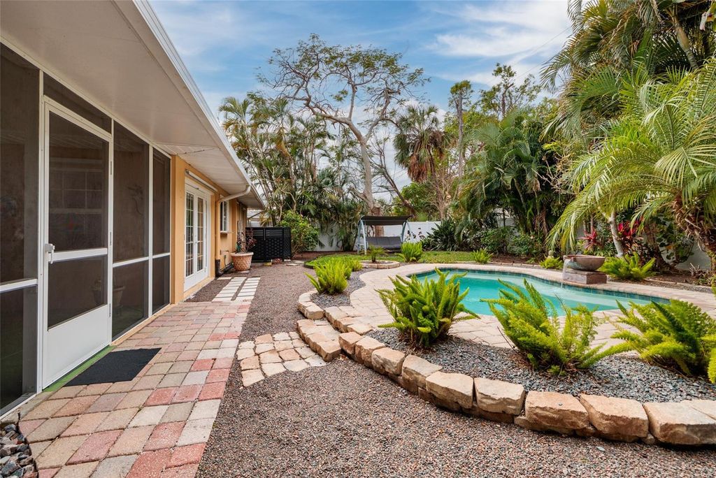 Image 21 of property listing at 2209 SUNRISE DRIVE SE, St Petersburg, FL 33705