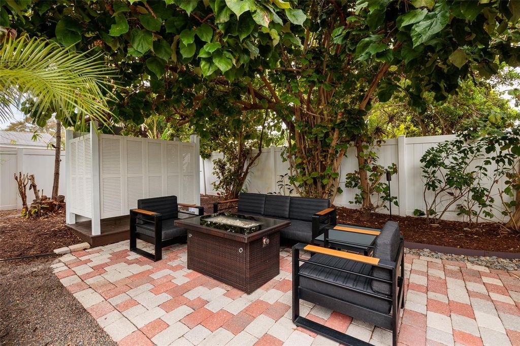 Image 27 of property listing at 2209 SUNRISE DRIVE SE, St Petersburg, FL 33705