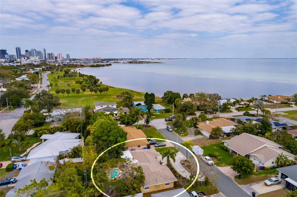 Image 34 of property listing at 2209 SUNRISE DRIVE SE, St Petersburg, FL 33705