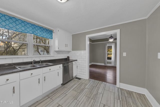 1304 East Chilhowie Avenue, Johnson City, TN 37601