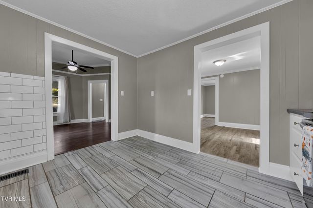 1304 East Chilhowie Avenue, Johnson City, TN 37601