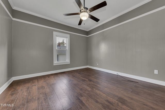 1304 East Chilhowie Avenue, Johnson City, TN 37601