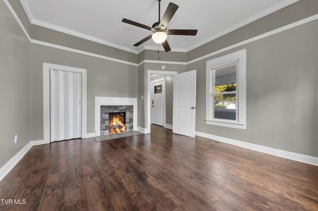 1304 East Chilhowie Avenue, Johnson City, TN 37601