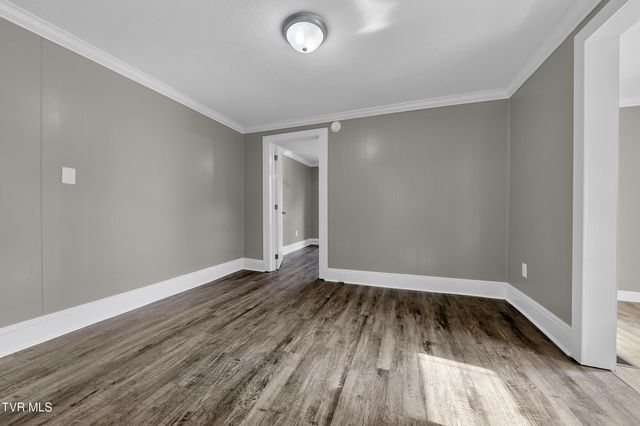 1304 East Chilhowie Avenue, Johnson City, TN 37601