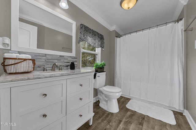 1304 East Chilhowie Avenue, Johnson City, TN 37601