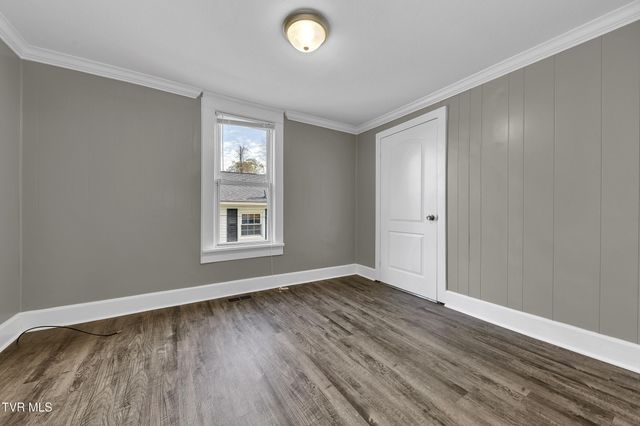 1304 East Chilhowie Avenue, Johnson City, TN 37601