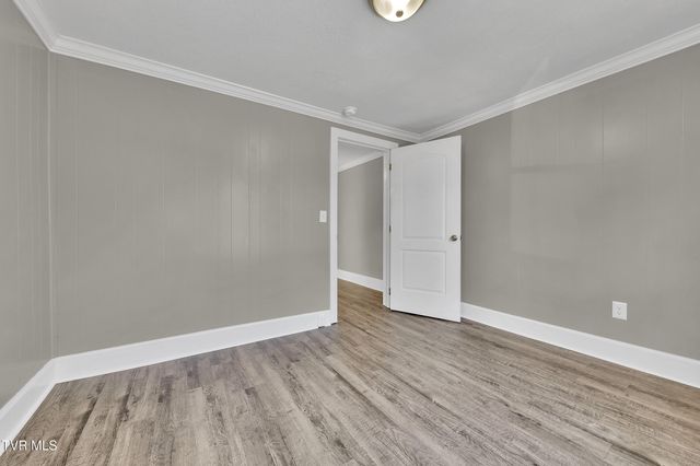 1304 East Chilhowie Avenue, Johnson City, TN 37601