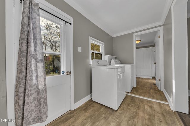 1304 East Chilhowie Avenue, Johnson City, TN 37601