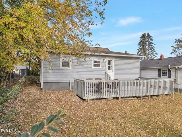 1304 East Chilhowie Avenue, Johnson City, TN 37601