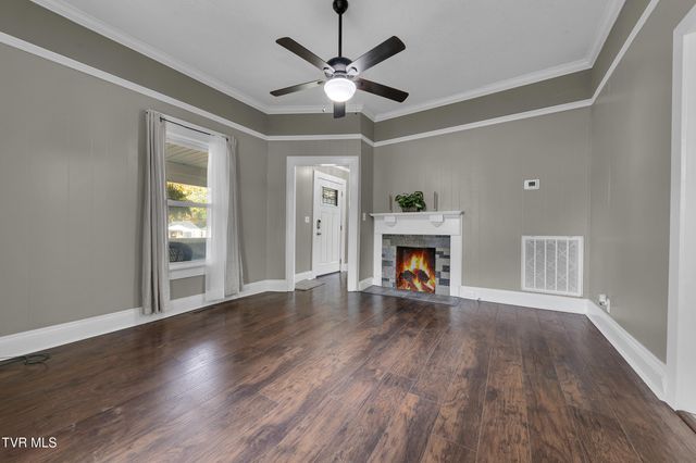 1304 East Chilhowie Avenue, Johnson City, TN 37601