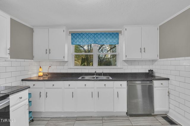 1304 East Chilhowie Avenue, Johnson City, TN 37601