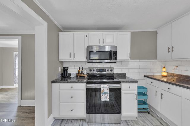 1304 East Chilhowie Avenue, Johnson City, TN 37601