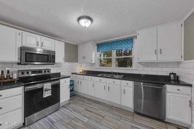 1304 East Chilhowie Avenue, Johnson City, TN 37601