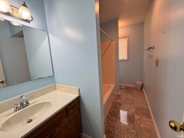 713 Macalan Drive, Marion, IN 46952