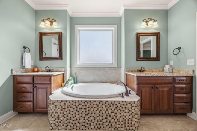 112 Briarburn Lane, Holly Springs, NC 27540