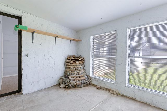 1104 Woods Drive, Liberty, TX 77575