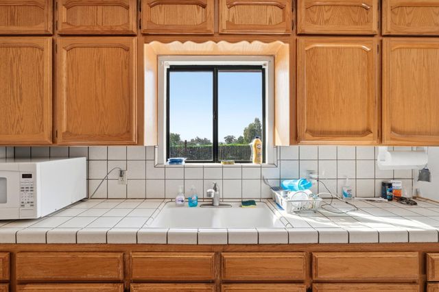 17232 Mark Road, Madera, CA 93636