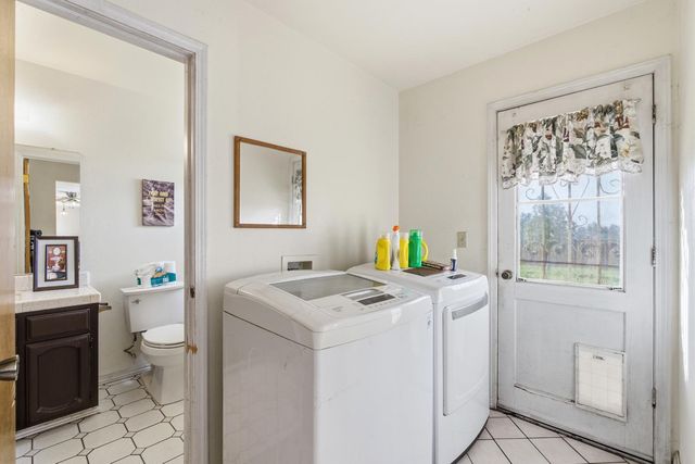 17232 Mark Road, Madera, CA 93636