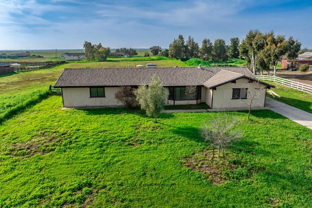 17232 Mark Road, Madera, CA 93636