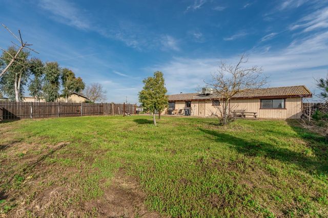 17232 Mark Road, Madera, CA 93636