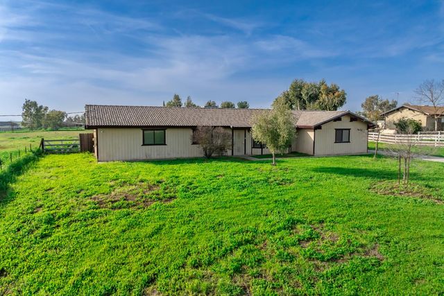 17232 Mark Road, Madera, CA 93636