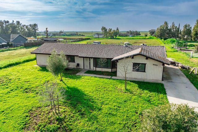 17232 Mark Road, Madera, CA 93636