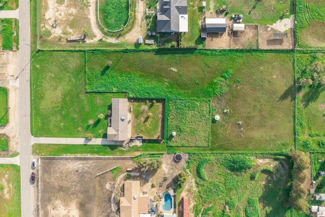 17232 Mark Road, Madera, CA 93636