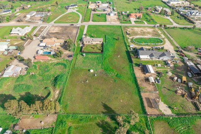 17232 Mark Road, Madera, CA 93636