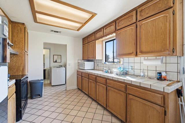 17232 Mark Road, Madera, CA 93636