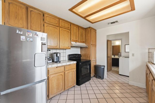 17232 Mark Road, Madera, CA 93636