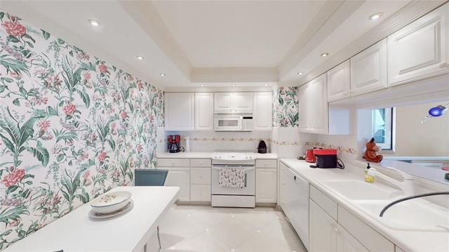 1149 Hillsboro Mile 610, Hillsboro Beach, FL 33062