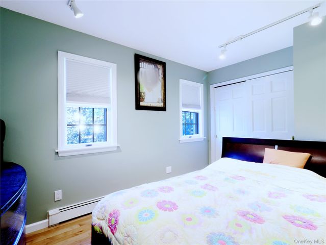 6 Morris Lane, Great Neck, NY 11024