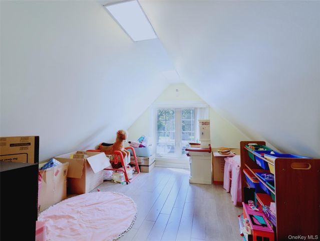 6 Morris Lane, Great Neck, NY 11024