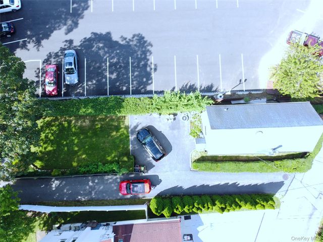 6 Morris Lane, Great Neck, NY 11024