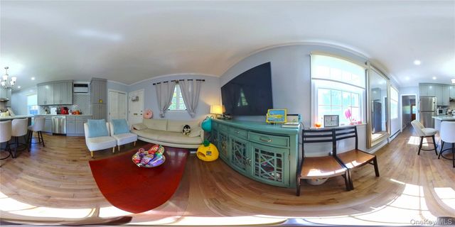 6 Morris Lane, Great Neck, NY 11024