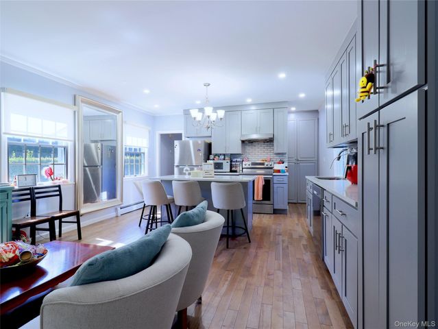 6 Morris Lane, Great Neck, NY 11024