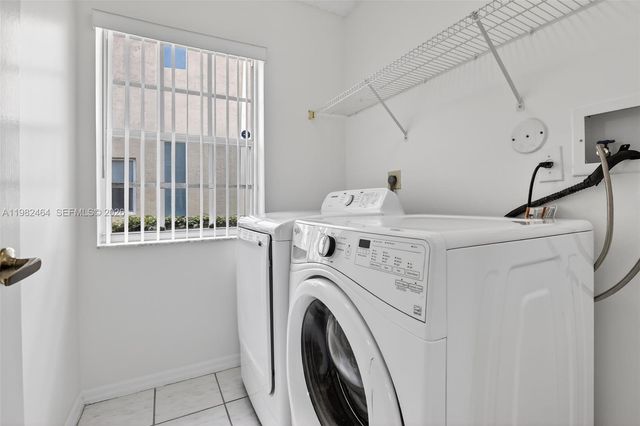 1281 NW 170th Ave, Pembroke Pines, FL 33028