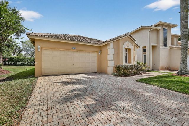 1281 NW 170th Ave, Pembroke Pines, FL 33028