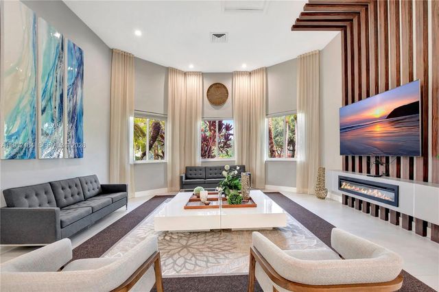 1281 NW 170th Ave, Pembroke Pines, FL 33028