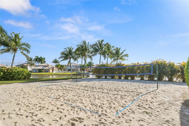 1281 NW 170th Ave, Pembroke Pines, FL 33028