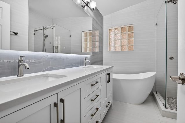 1281 NW 170th Ave, Pembroke Pines, FL 33028