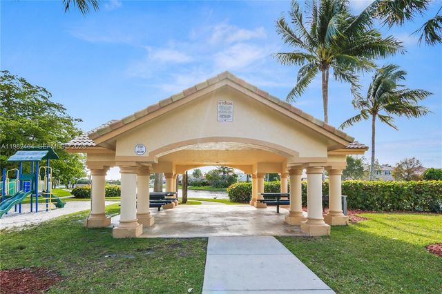 1281 NW 170th Ave, Pembroke Pines, FL 33028