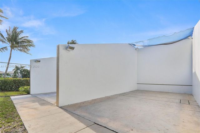 1281 NW 170th Ave, Pembroke Pines, FL 33028