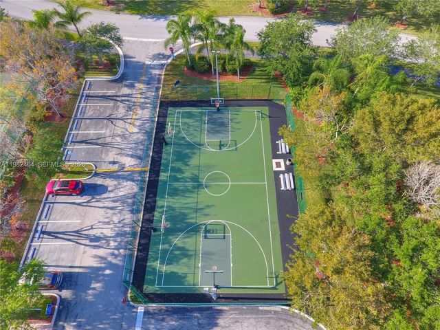 1281 NW 170th Ave, Pembroke Pines, FL 33028