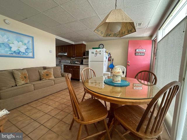 427 E MONTEREY AVE, Wildwood, NJ 08260